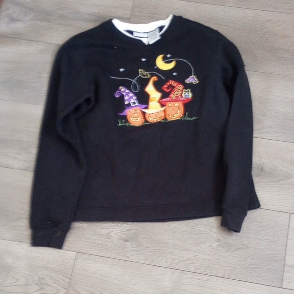 White Stag Black Crewneck Sweater with Graphic Design